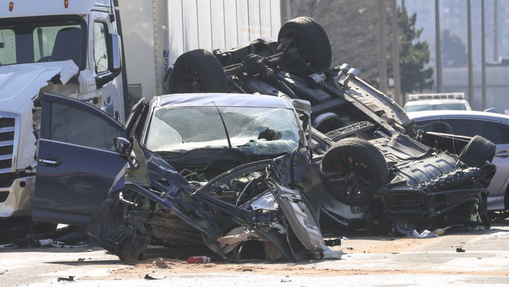 Toronto Sun | SIU INVESTIGATE FATAL CRASH: One dead, four injured in ...