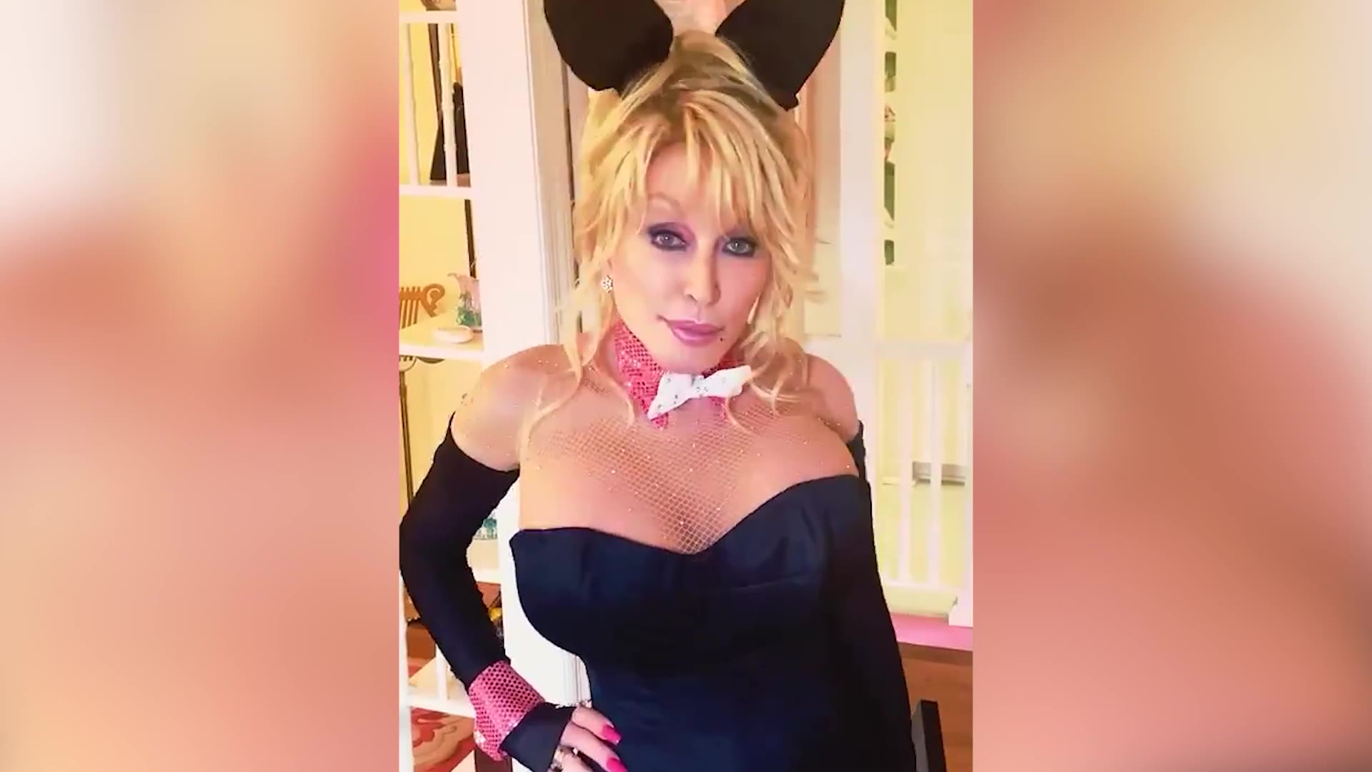 Жизнерадостная блондинка Dolly H