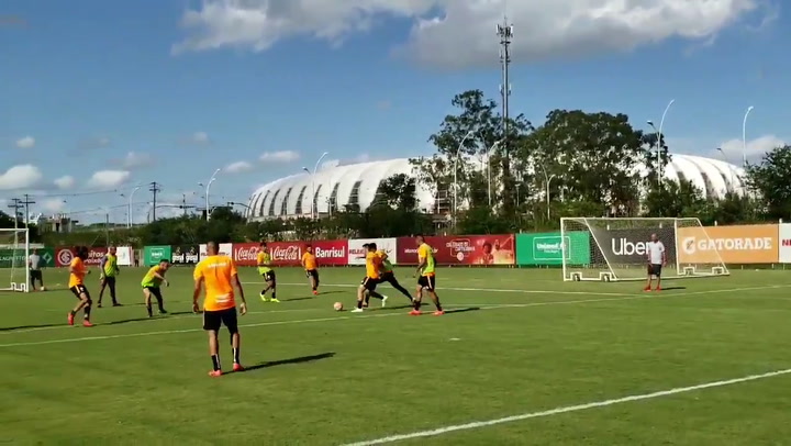 Paolo Guerrero anotó su primer gol con Inter de Porto Alegre en partido de práctica