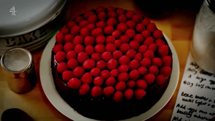 That missing raspberry on the opening credits of Bake Off : r ...