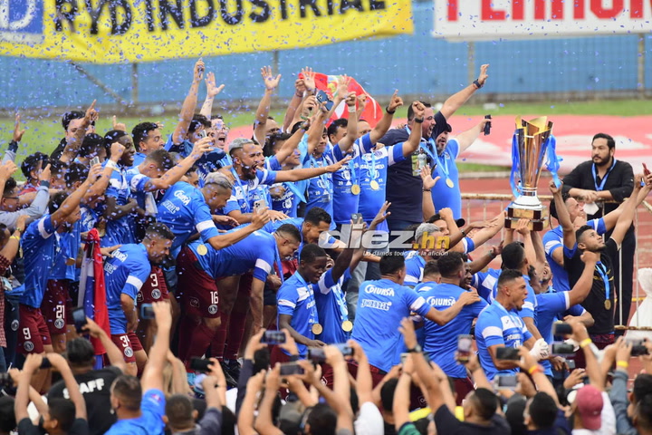 Hinchas de Motagua en el estadio